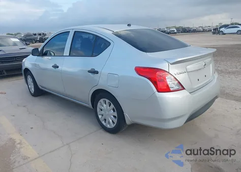 2015 Nissan Versa 1.6 S z USA, uszkodzony, nr VIN 3N1CN7AP7FL819783